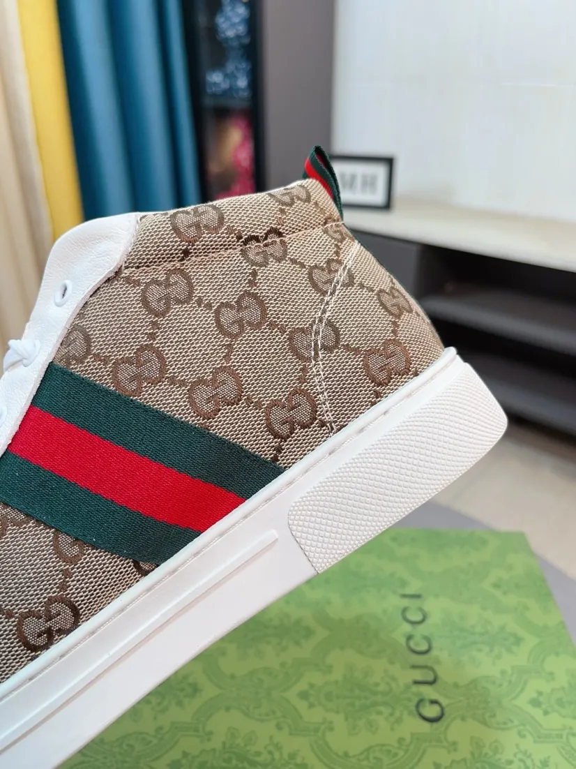 Men's shoes 💰440🌹🌹GUCCI [Gucci] New high-top men's shoes, a high-end brand, the latest fashionable casual men's shoes, trendy and versatile, relaxed and sporty style, uppers imported from Italy, first-layer cowhide, genuine leather lining, and ultra-fine workmanship. Original personalized fashionable rubber wear-resistant outsole, light and comfortable on the foot, size 38-44